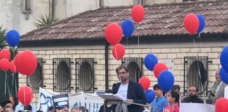 VIDEO E FOTO Orta di Atella, Mena Capasso ha il “Coraggio” di fare il vigile urbano con la pettorina della protezione civile: centomila irregolarità in pochi minuti. Un altro record cittadino