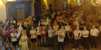 FOTOGALLERY Successo per la manifestazione del Comitato “Parete Basta Roghi”, presenti tanti cittadini e numerose associazioni. Il sindaco virtuale Pellegrino non si è visto. Papadimitra: “Problema grave, non servono chiacchiere ma atti concreti”