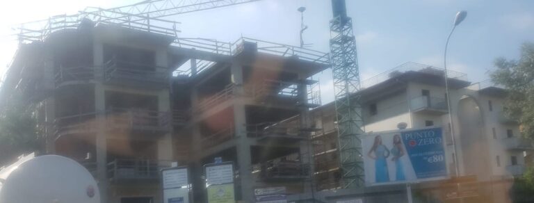 FOTO Orta di Atella, quegli immobili abusivi degli zii del consigliere di maggioranza Moccia, la sospensione del Puc e il geometra fantasma che continua ad azzuppare