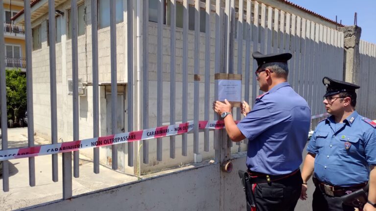 Carinaro, blitz dei carabinieri forestali: sequestrata autodemolizione abusiva con deposito di rifiuti speciali pericolosi