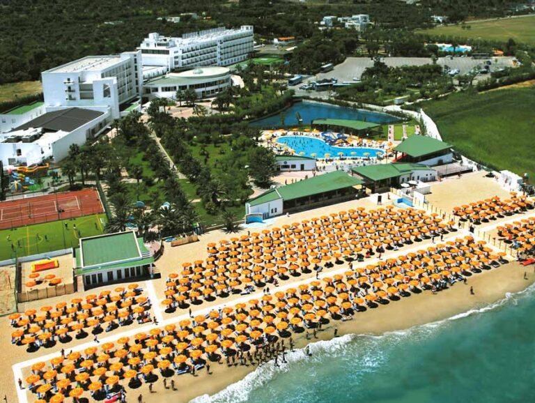 FOTO GranSerena Hotel di Torre Canne, una vacanza da sogno: l’arma in più è il magnifico team di animazione