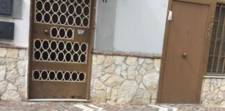 LE FOTO Sant’Arpino, quando l’abusivismo diventa un’opera d’arte: una rampa “geniale”. Intanto la Procura indaga sul sottotetto di via Sturzo, tutti gli altri si bendano gli occhi. L’assessore D’Errico abita lì ma pensa alle buste della spesa