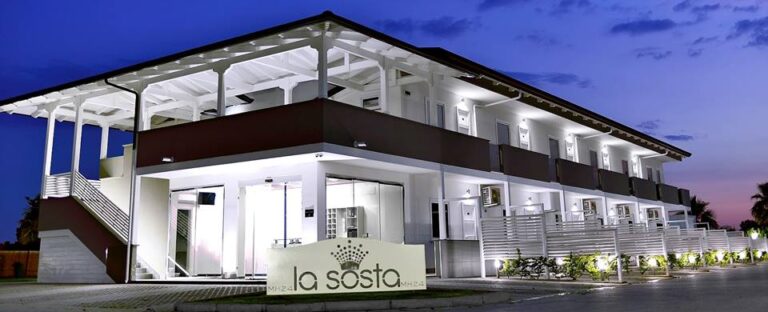 LEGGI ORDINANZA DI ABBATTIMENTO E DI SEQUESTRO Teverola, chiuso l’agriturismo “La Sosta”. Il titolare è il cognato di Alfonso Golia, ma mettere in mezzo il sindaco di Aversa sarebbe uno schifo: non commetterebbe un reato nemmeno se impazzisse