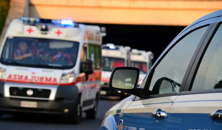 Tragedia sfiorata a Vico Equense, 50enne tenta di lanciarsi dal ponte della Sorrentina: salvato dalla Polstrada