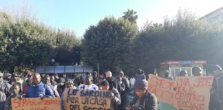 FOTO E VIDEO Nulla di fatto dall’incontro in Prefettura: continua ad oltranza la protesta dell’Ex Canapificio Caserta e rete dei migranti del progetto Sprar