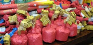 330 chili di fuochi d’artificio illegali nascosti in casa ad Aversa: 33enne ai domiciliari e 48enne denunciato a piede libero