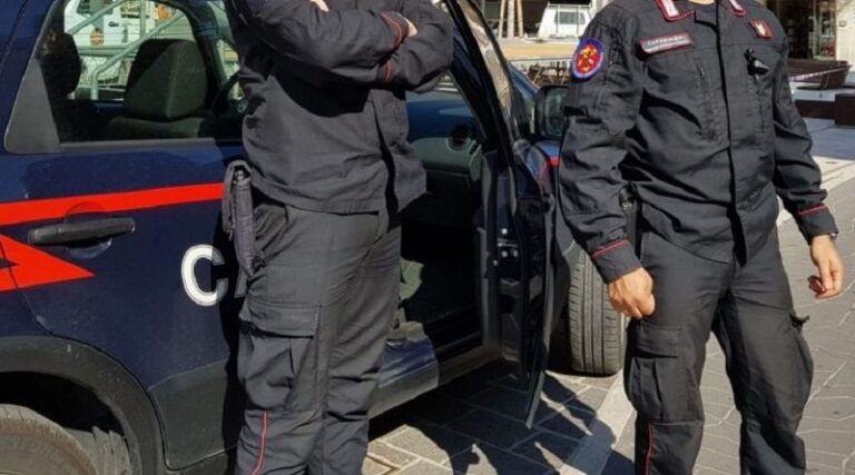 Napoli, controlli dei carabinieri al quartiere Forcella: sanzioni e sequestri