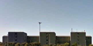 Detenuti in protesta per il rischio contagio da Coronavirus, agenti di polizia penitenziaria minacciati con l’olio bollente: rientrati i disordini nel carcere di Santa Maria Capua Vetere