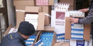 Napoli, sequestrato furgone con una tonnellata di sigarette di contrabbando: denunciato il proprietario del veicolo