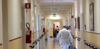 Morta bimba di 18 mesi: aveva ingoiato una pila: dimessa, di nuovo ricoverata a Siena, poi trasferita a Massa Carrara