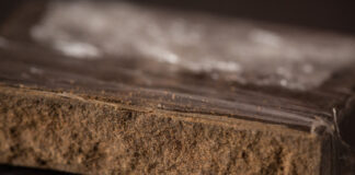 Catturato pusher nel Napoletano: addosso 1.345 euro e una stecchetta di hashish