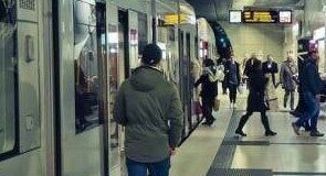 Ancora guai per i trasporti a Napoli, stamattina quasi 2 ore di stop alla funicolare di Chiaia: monta la rabbia