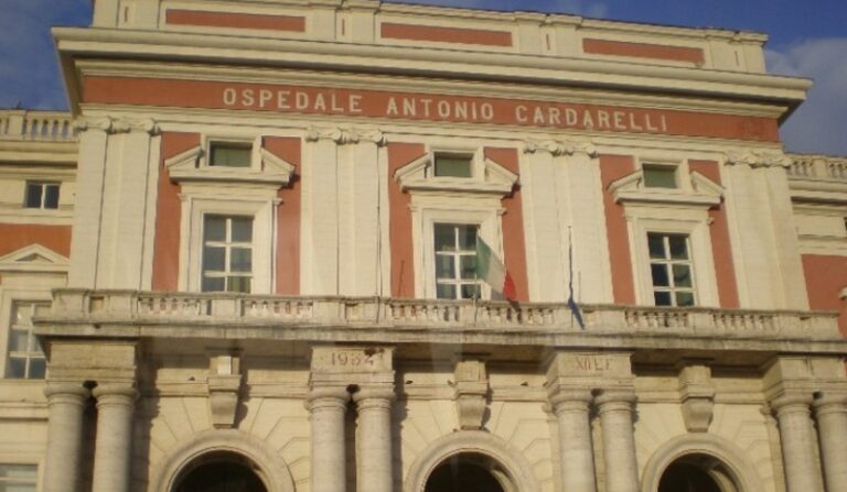 Coronavirus a Napoli, contagiato il direttore del Trauma center del Cardarelli. Positivo anche un otorino dell’ospedale Santobono: l’Asl invia gli ispettori nel centro privato che ha effettuato il test