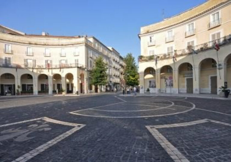 Caserta, “Aspettando Capodanno 2020” dalle 23: artisti, rapper e comici per il countdown in piazza Dante