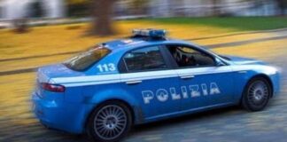 Napoli, 2 uomini aggrediscono poliziotti con mazza da baseball: arrestati