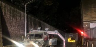 Nuovo incidente al Ponte d’Ercole a Caserta: mezzo militare trascina via la struttura metallica di protezione
