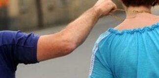 Battipaglia, scippi a raffica alla stazione: ferita una giovane