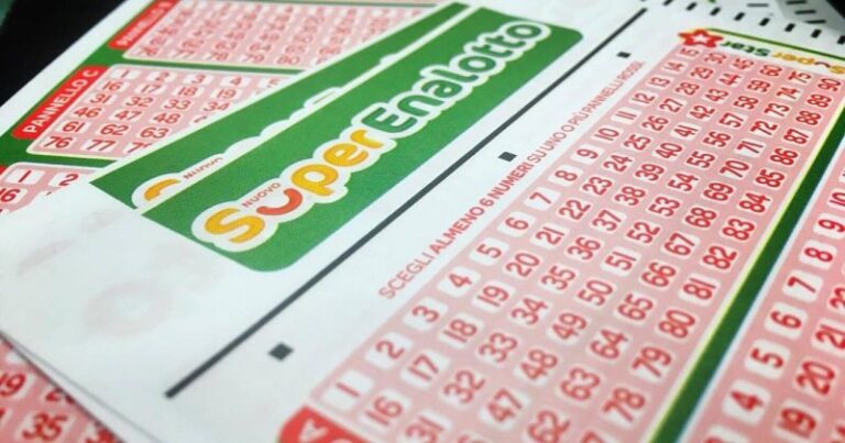 SuperEnalotto, la Dea Bendata bacia la Campania: due “5” dal valore di 71mila euro