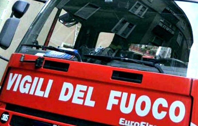 Incendi nella notte nell’Avellinese, in fiamme una vettura e un deposito agricolo