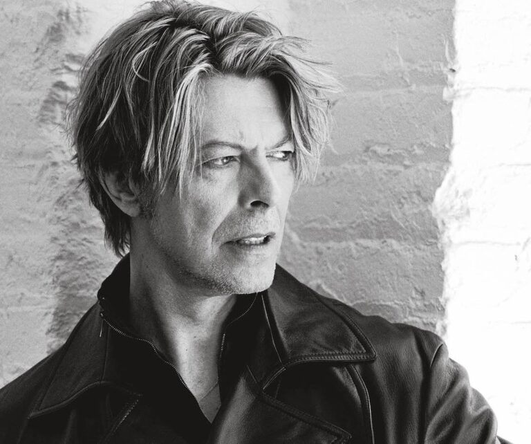 ‘Stardust Bowie by Sukita’ a Salerno: in mostra i tanti volti del Duca Bianco