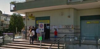 Giugliano, assalto armato al furgone portavalori: rubati i soldi delle pensioni. Rapinatori in fuga con oltre 100mila euro