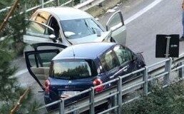 Paura sull’Asse Mediano, contromano allo svincolo di Arzano: inevitabile lo scontro tra due auto