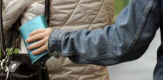 Napoli, borseggi in Metropolitana: 4 ladri arrestati dalla Polfer