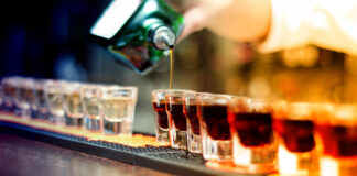 Lotta alla vendita di alcolici ai minorenni: stretta dei carabinieri nelle zone della movida napoletana