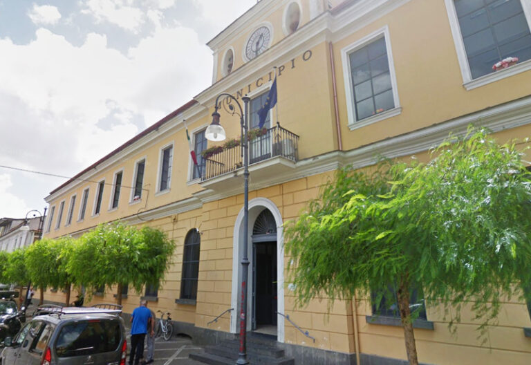 L’OPERA INCOMPIUTA/3 La Vitale One non rispetta i termini dell’appalto per l’impianto d’illuminazione e il Comune di Teverola rescinde il contratto: parte il contenzioso