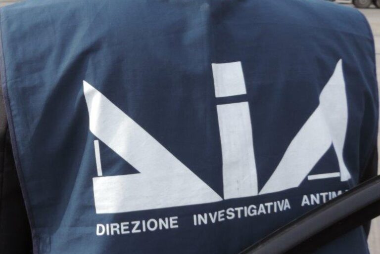 Carabinieri corrotti nel mirino della Dda di Napoli: 5 militari ai domiciliari e 3 sospesi dal servizio per un anno
