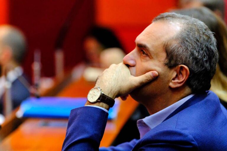 Il 2020 a Napoli, De Magistris a tutto campo: “Migliorare rifiuti e trasporti”. E sulle tornate elettorali: “In prima linea su tutti i fronti”