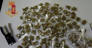 Acerra, una donna spaccia droga mentre è ai domiciliari: arrestato anche il fratello 36enne