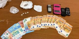 Castel Volturno, scava una buca nel terreno per nascondere la droga: 50enne arrestato per spaccio di stupefacenti