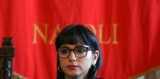 Napoli avrà le sue ‘pietre d’inciampo’ celebrative della Shoah ma la comunità ebraica diserta l’evento: “Mai con l’assessore De Majo”. Lei replica: “Polemica intellettualmente disonesta”