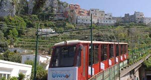 Napoli, la funicolare di Mergellina riapre dopo due anni di stop