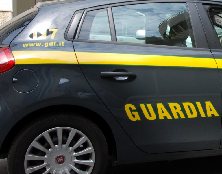 Spaccio di droga nel Napoletano, sequestrati 320 grammi di marijuana: arrestato 36enne