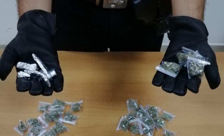 Castel Volturno, beccato con 91 grammi di hashish e 33 di marijuana già divisi in dosi: arrestato pusher 39enne