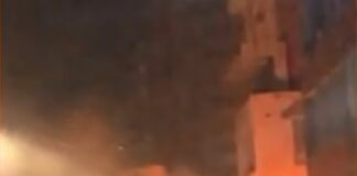 Notte di paura a Napoli, a fuoco una pompa di benzina a via Amerigo Vespucci: intervengono i vigili del fuoco