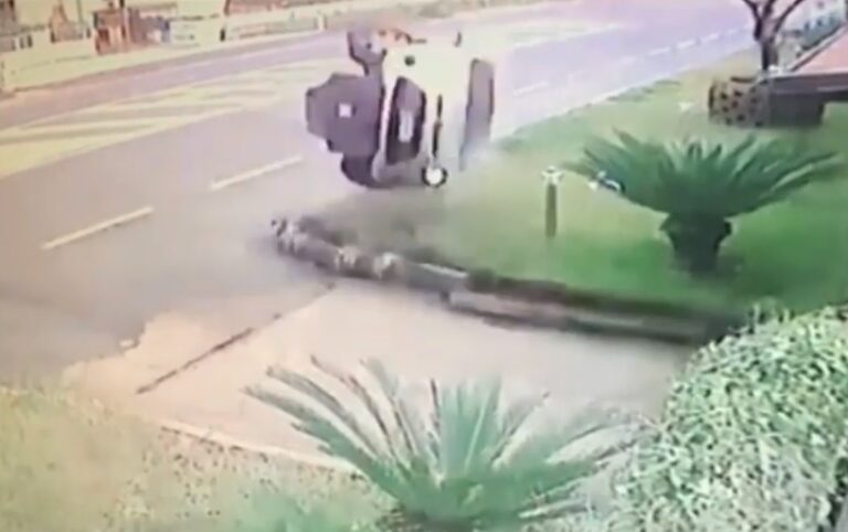 Paura nel Casertano, auto perde il controllo e si ribalta: miracolosamente salva una famiglia del basso Lazio