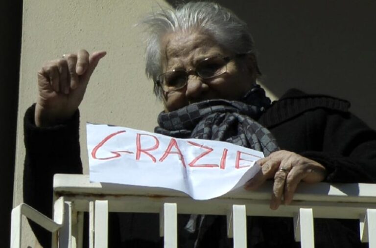 Funerali di ‘Mamma Jolanda’ a Casal di Principe, il sindaco Natale: “Ha raggiunto suo figlio don Peppe Diana. Siamo orfani del suo coraggio”