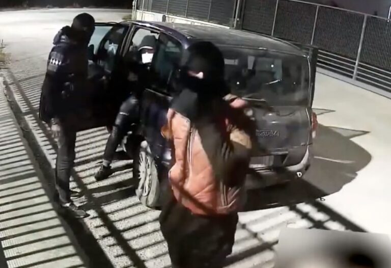 Colpo a vuoto in un’azienda di Marcianise: una banda di 7 ladri si introduce nello stabilimento ma viene messa in fuga dall’allarme