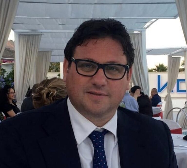 Conti in rosso per l’Ambito C7, Comuni in ritardo con i pagamenti. L’appello del sindaco di Lusciano: “Siamo in difficoltà, chiedo ai colleghi massima collaborazione”