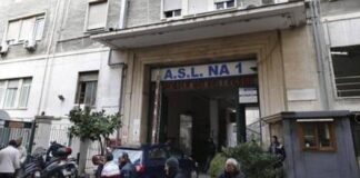 Napoli, anziani sedati e rapinati nell’ospedale Pellegrini: in manette operatore sociosanitario