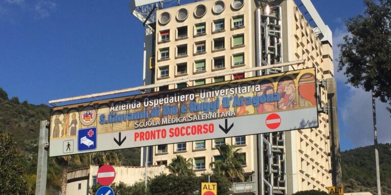 Shock a Salerno, paziente si lancia dal terzo piano dell’ospedale Ruggi