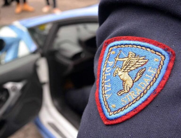 Percorre contromano una rampa della tangenziale di Napoli: 46enne bloccato e sanzionato dalla polizia durante un controllo anti Covid