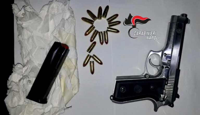 Bloccato a bordo dello scooter viene trovato in possesso di una pistola con matricola abrasa: in carcere 19enne del Napoletano