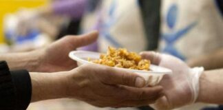 Oltre 500 persone al pranzo di solidarietà alla Mostra d’Oltremare, l’assessore Buonanno: “Dimostrazione del grande cuore di Napoli”