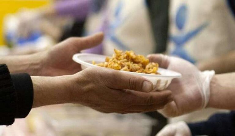 Oltre 500 persone al pranzo di solidarietà alla Mostra d’Oltremare, l’assessore Buonanno: “Dimostrazione del grande cuore di Napoli”