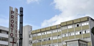 Casalnuovo, resta incastrato sotto il muletto merci: in ospedale 61enne