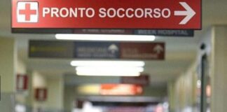 Castellammare, infermiera colpita con pugno in viso. Dg Asl Napoli 3 Sud: “Militarizzazione ospedali è unica strada”